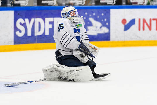 Karlskogas målvakt Emil Kruse deppar