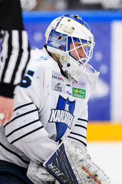 Karlskogas målvakt Emil Kruse deppar