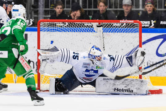 Karlskogas målvakt Emil Kruse