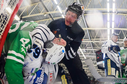 Rögles Kevin Marshall och Karlskogas Daniel Wessner