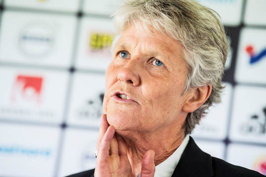 Förbundskaptenen för svenska damfotbollslandslaget, Pia