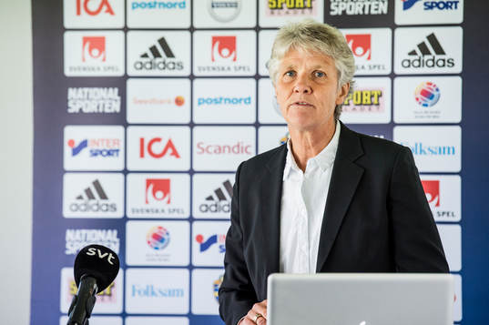 Förbundskaptenen för svenska damfotbollslandslaget, Pia