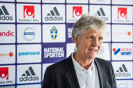 Förbundskaptenen för svenska damfotbollslandslaget, Pia