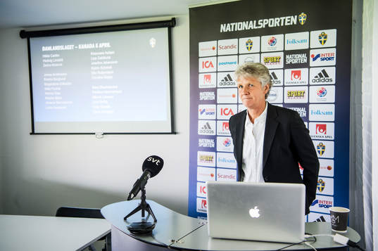 Förbundskaptenen för svenska damfotbollslandslaget, Pia