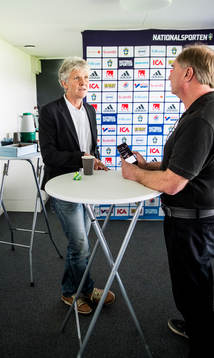 Förbundskaptenen för svenska damfotbollslandslaget, Pia