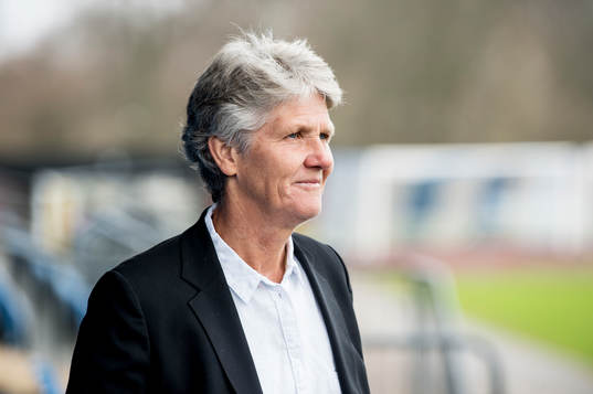 Förbundskaptenen för svenska damfotbollslandslaget, Pia