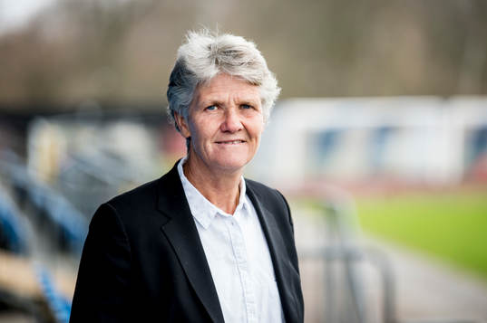 Förbundskaptenen för svenska damfotbollslandslaget, Pia