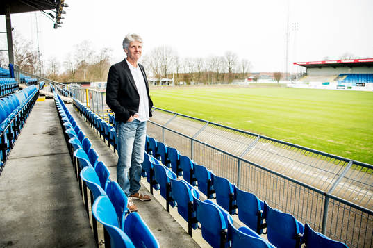 Förbundskaptenen för svenska damfotbollslandslaget, Pia