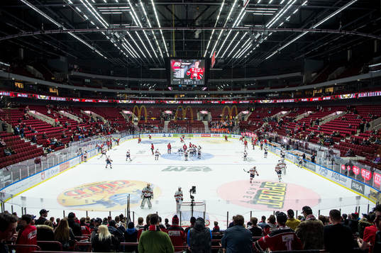Lagen värmer upp i Malmö Arena innan kvartsfinal 6 i