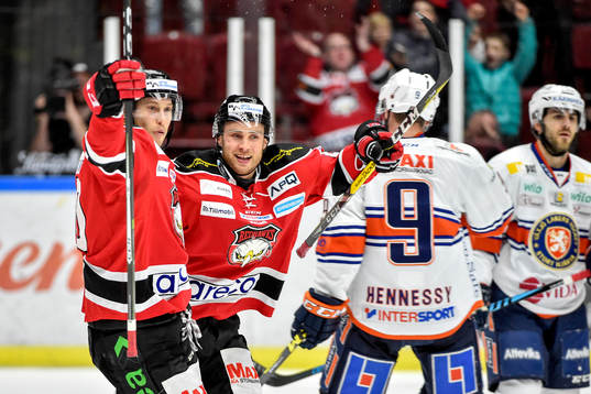 Malmö Redhawks Robin Alvarez och Ilari Filppula jublar