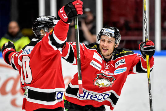 Malmö Redhawks Robin Alvarez och Ilari Filppula jublar