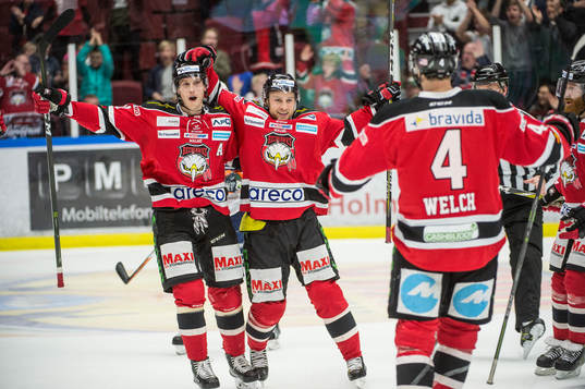 Malmö Redhawks Robin Alvarez och Ilari Filppula jublar åt