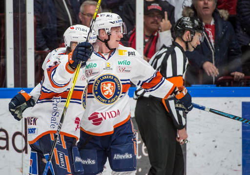 Växjös Tuomas Kiiskinen och Olli Palola jublar