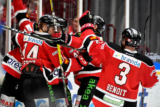 Malmö Redhawks Rhett Rakhshani jublar med lagkamrater