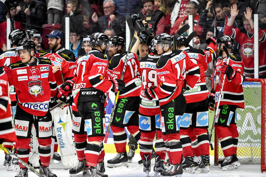 Malmö Redhawks spelare jublar