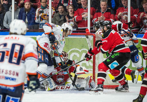 Malmö Redhawks Noah Welch och målvakt Oscar Alsenfelt och