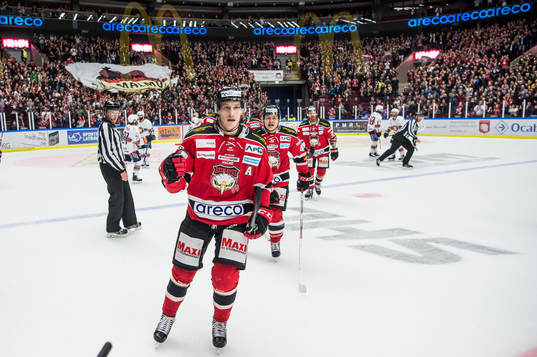 Malmö Redhawks Robin Alvarez och Rhett Rakhshani jublar