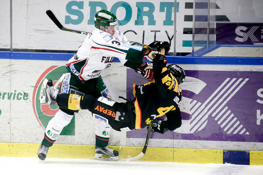 Frölundas Carl Grundström och Skellefteås Oscar Möller