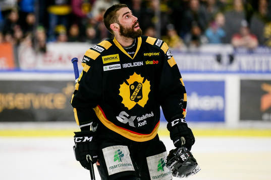 Skellefteås Johan Alm utan hjälm