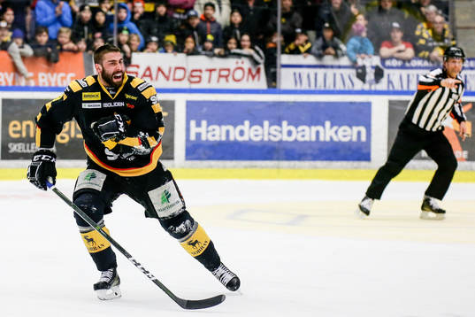Skellefteås Johan Alm utan hjälm