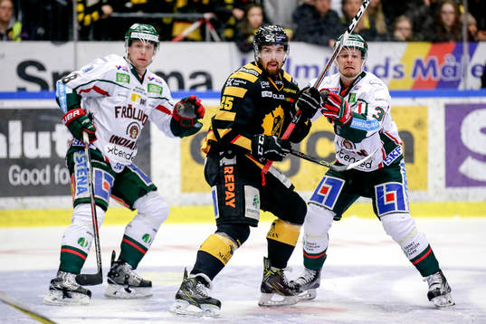 Skellefteås Axel Holmström och Frölundas Nicklas Lasu