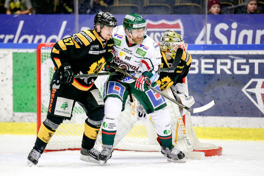 Skellefteås Emil Djuse och Frölundas Sean Bergenheim