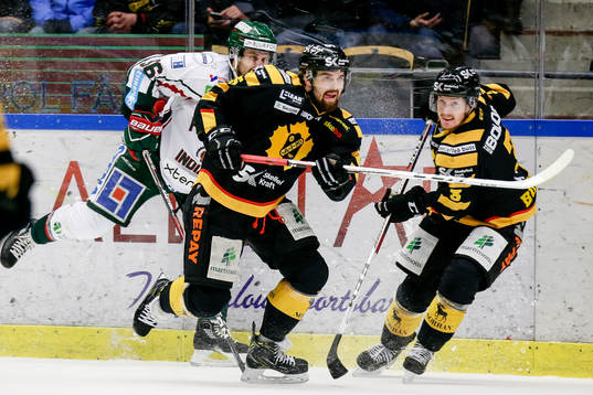 Skellefteås Axel Holmström  och Niclas Burström