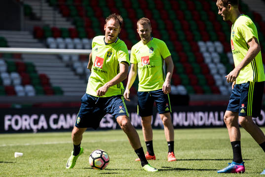 Sveriges Andreas Granqvist, Sebastian Larsson och Ola