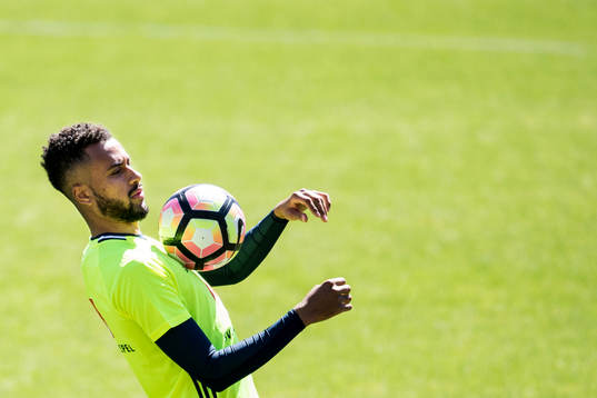 Sveriges Isaac Kiese Thelin