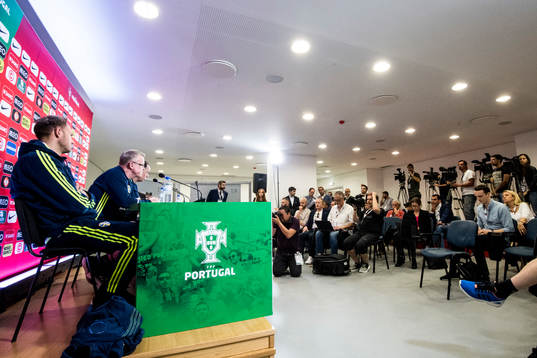 Sveriges Andreas Granqvist och förbundskapten Janne