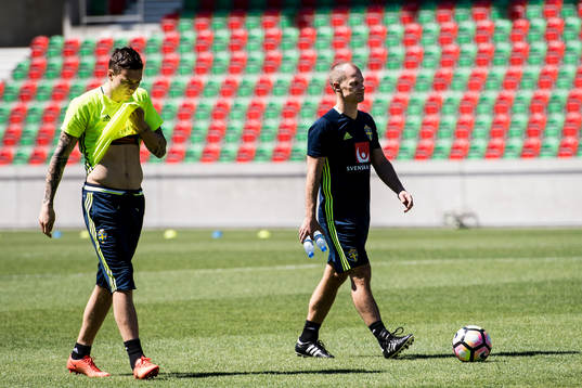 Sveriges Victor Nilsson Lindelöf och sjukgymnast Johan