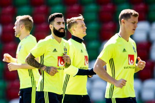 Sveriges Jimmy Durmaz och Sam Larsson