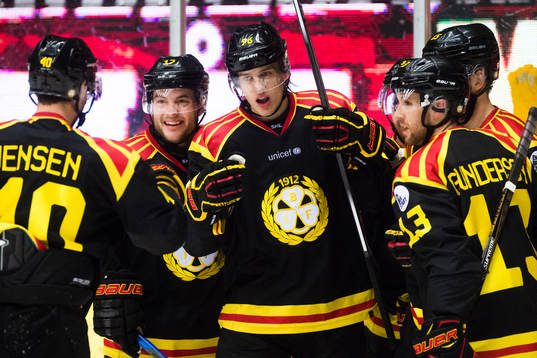 Brynäs Oskar Lindblom jublar