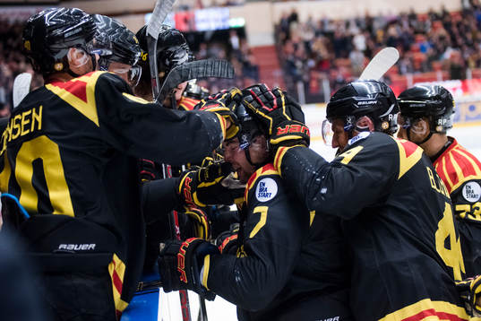 Brynäs spelare jublar