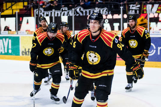 Brynäs spelare jublar