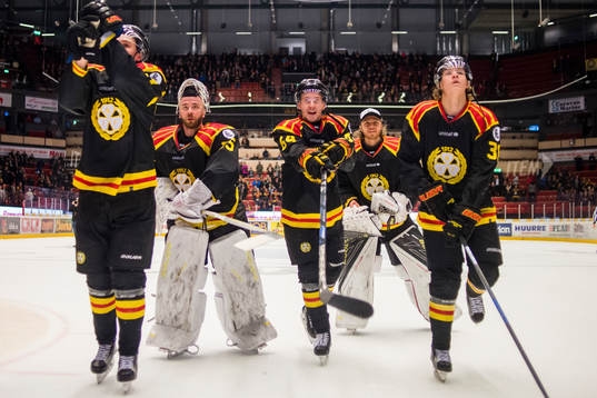 Brynäs Lucas Carlsson , målvakt David Rautio , Jonathan