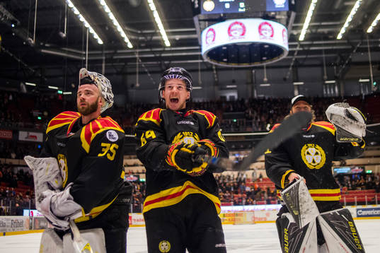 Brynäs målvakt David Rautio , Jonathan Pudas och målvakt