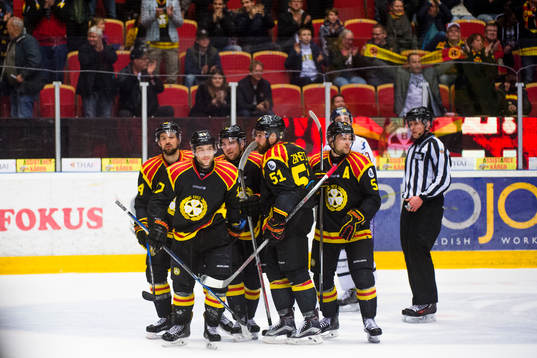 Brynäs spelare jublar
