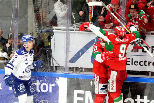 Moras Matt Bailey och Kevin Gagné jublar