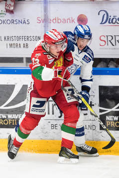 Moras Joakim Lilliehöök och Leksands Tobias Forsberg i