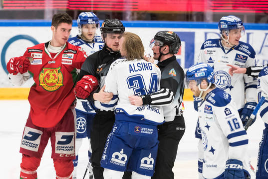 fight mellan Moras Pierre Engvall och Leksands Olle Alsing