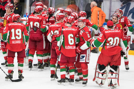 Moras spelarna jublar