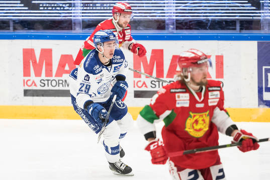 Leksands Tobias Forsberg  i ishockeymatchen i direktkvalet