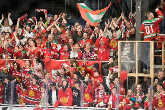 Mora klacken jublar i ishockeymatchen i direktkvalet till