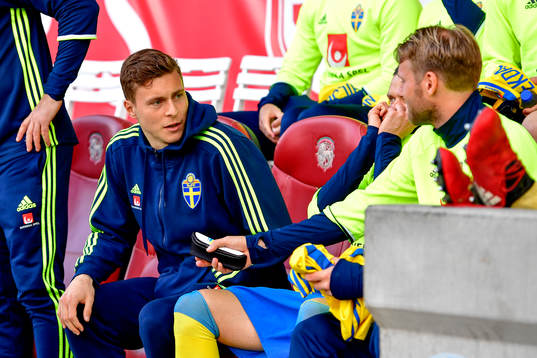 Sveriges Victor Nilsson Lindelöf på bänken