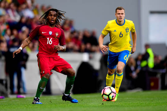 Portugals Renato Sanches och Sveriges Viktor Claesson