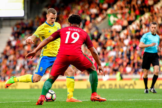 Sveriges Viktor Claesson och Portugals Eliseu