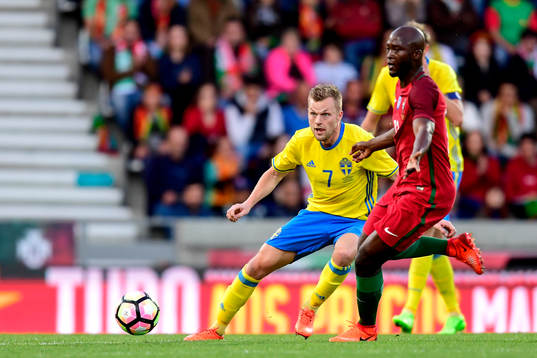 Sveriges Sebastian Larsson och Portugals Danilo Pereira