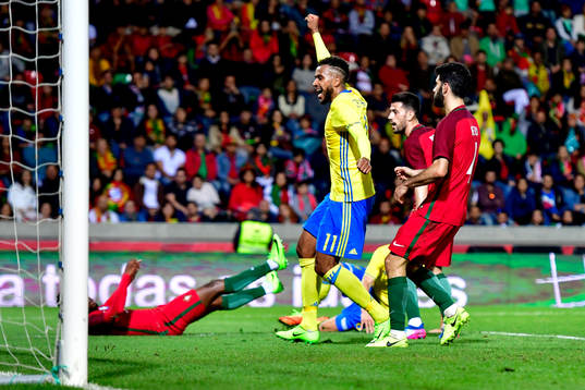 Sveriges Isaac Kiese Thelin jublar