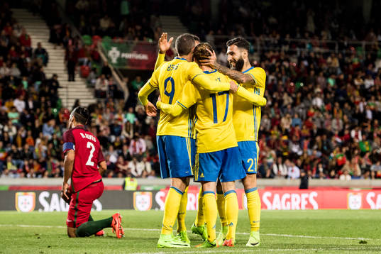 Sveriges Marcus Berg, Niklas Hult och Jimmy Durmaz jublar